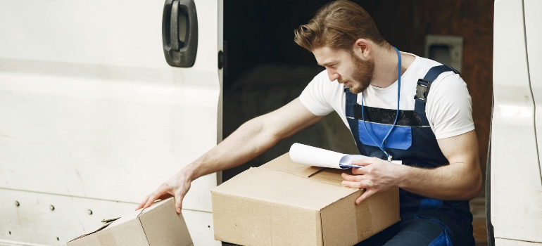 Mover sorting packages for moving services in Novi MI
