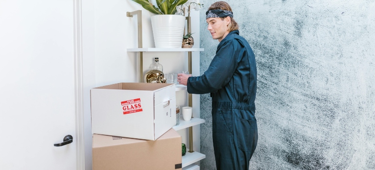 Mover handling boxes