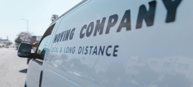 a van from moving companies howell mi